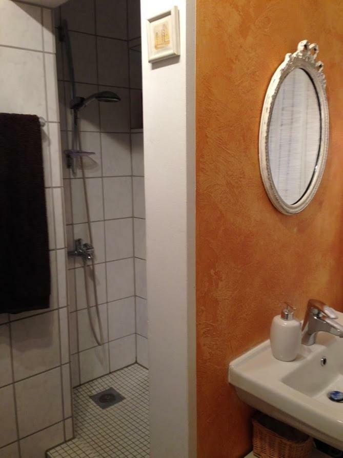 Ferienwohnung Mit Garten In Koeln Exterior foto